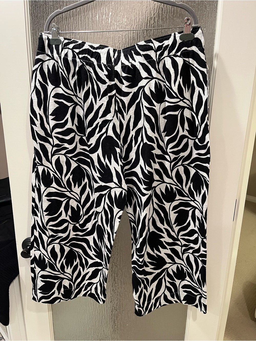 Nicole Miller Black & White Floral Wide-Leg Pants